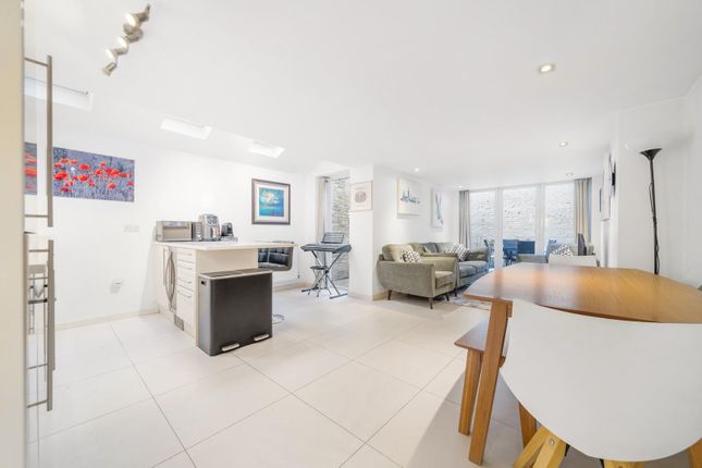 Tunstall Road, SW9 2 bed flat for sale