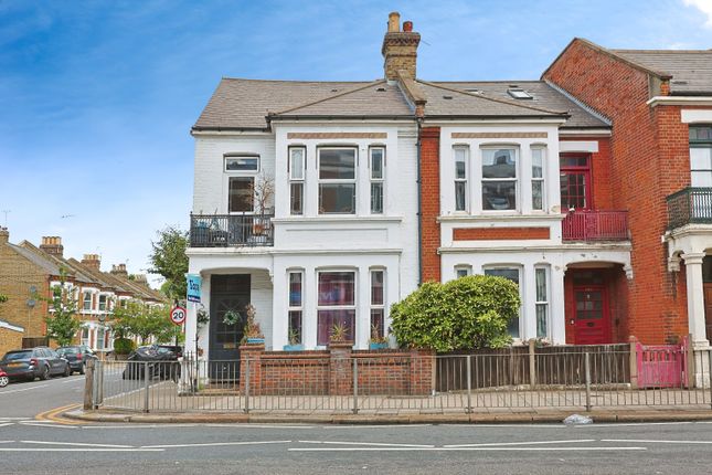 5 bedroom end of terrace house for sale