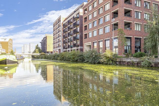Whitemantle Court, Rookwood Way... 2 bed apartment for sale