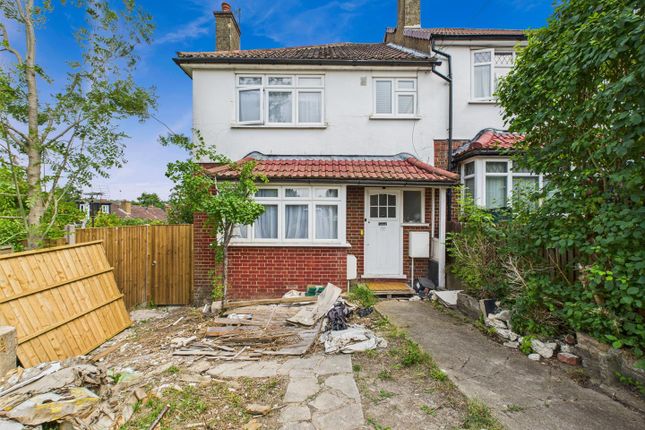 Chipstead Close, Coulsdon CR5 3 bed semi