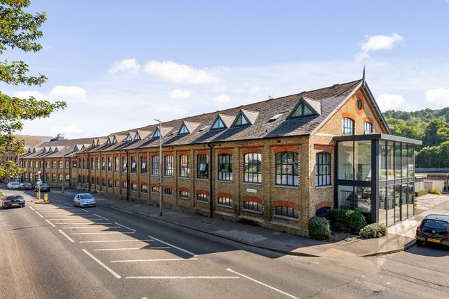 3 bedroom flat for sale