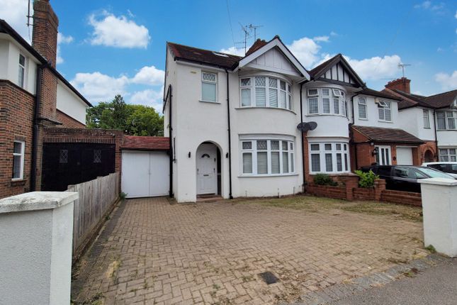 Wychwood Avenue, Luton, Bedfordshire... 5 bed semi