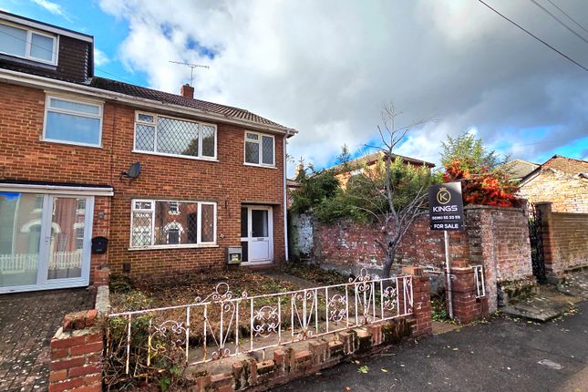 Bedford Avenue 3 bed end of terrace house for sale