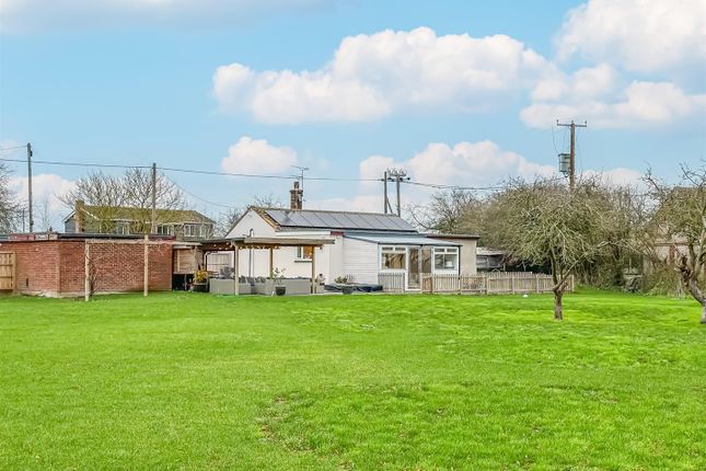 Church Road, Wickford SS11 3 bed detached bungalow for sale