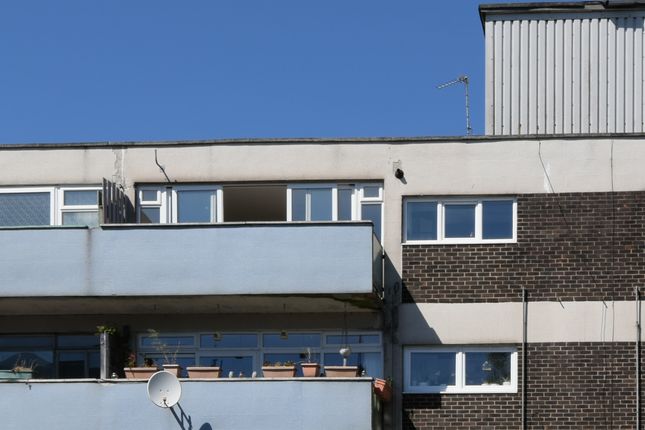 Moorside Court, Newcastle upon Tyne NE5 3 bed flat for sale