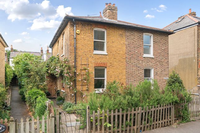 2 bedroom semi-detached house for sale