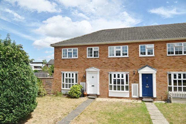 Queen Annes Close, Twickenham TW2 3 bed end of terrace house for sale