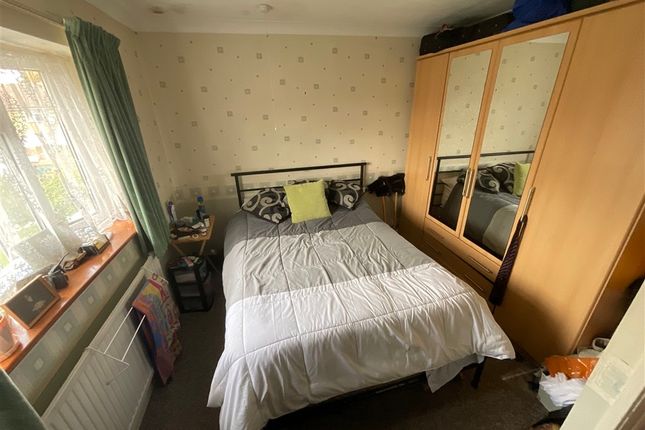 Maple Close, Crawley, West Sussex 3 bed terraced house for sale
