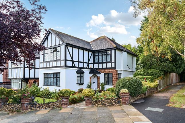 1 Cedar Rise, Southgate, London, N14 4 bed detached house for sale