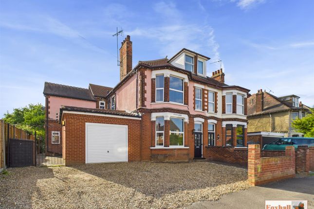 6 bedroom semi-detached house for sale