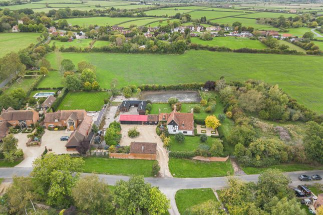 Salters Lane, Aylesbury HP18 4 bed equestrian property for sale