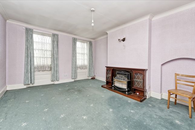 Goldhawk Road, Shepherd's Bush W12 2 bed flat for sale