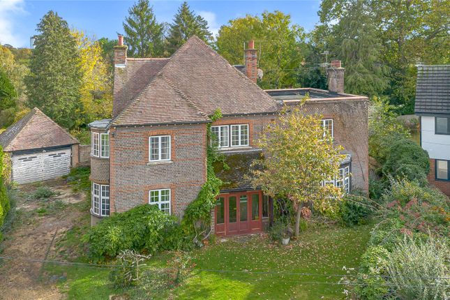 Garden Close, Hertfordshire WD17 6 bed detached house for sale