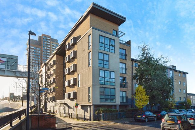 Capulet Square, London E3 1 bed apartment for sale