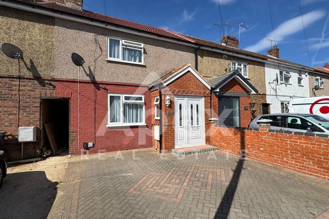 Howard Avenue, Slough, Berkshire, SL2 3 bed terraced house for sale
