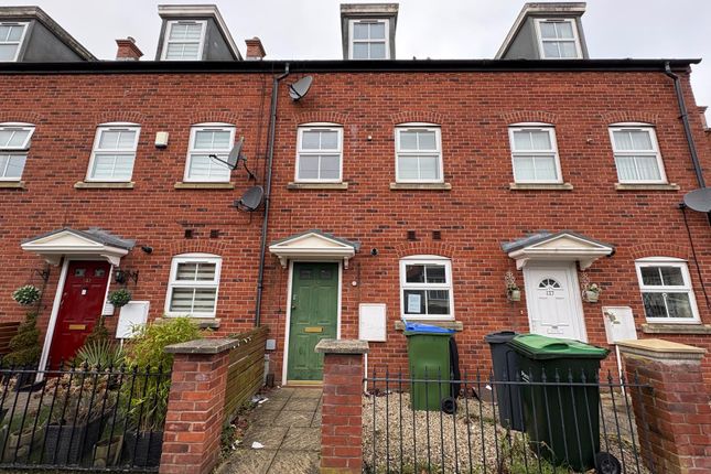 3 bedroom terraced house for sale
