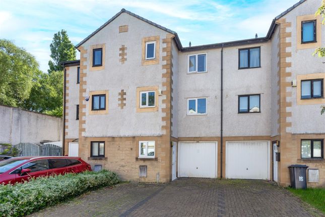 3 bedroom town house for sale