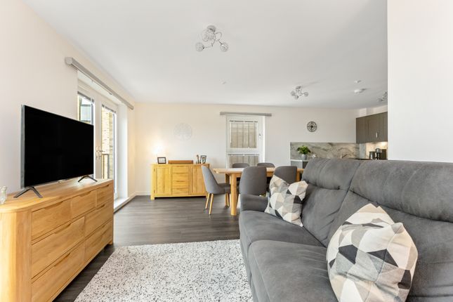 3 bedroom flat for sale
