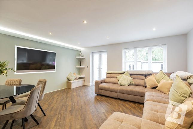 Braeburn Way, Basildon, Essex, SS14 4 bed end of terrace house for sale