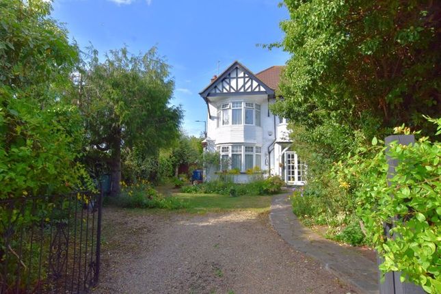 Roxborough Avenue, Harrow 4 bed detached house for sale
