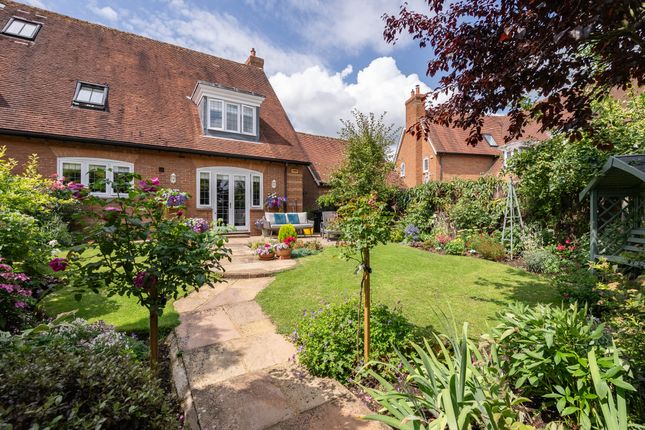 2 bedroom semi-detached house for sale