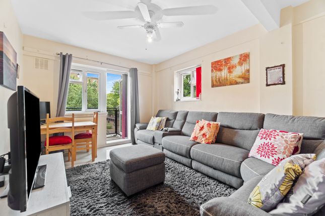 Holmewood Gardens, London SW2 2 bed flat for sale