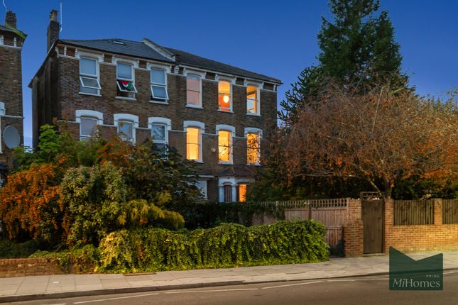 6 bedroom semi-detached house for sale
