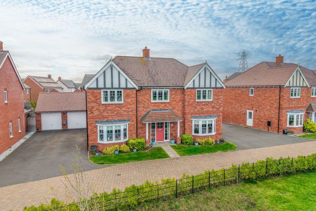 5 bed detached house