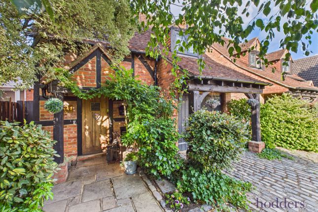 Brox Road, Ottershaw, Surrey, KT16 4 bed detached house for sale