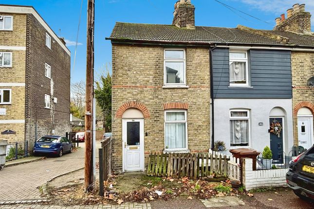 Kings Road, Chatham 2 bed end of terrace house for sale