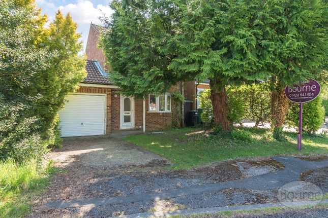 Salisbury Close, Alton, Hampshire, GU34 3 bed detached house for sale