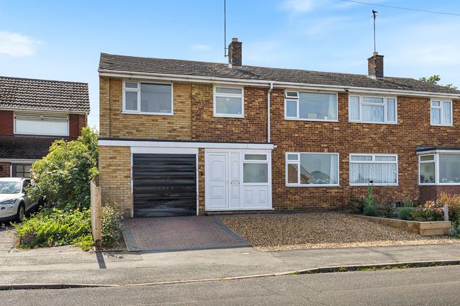 Meadow Close, Northampton, NN5 5 bed semi