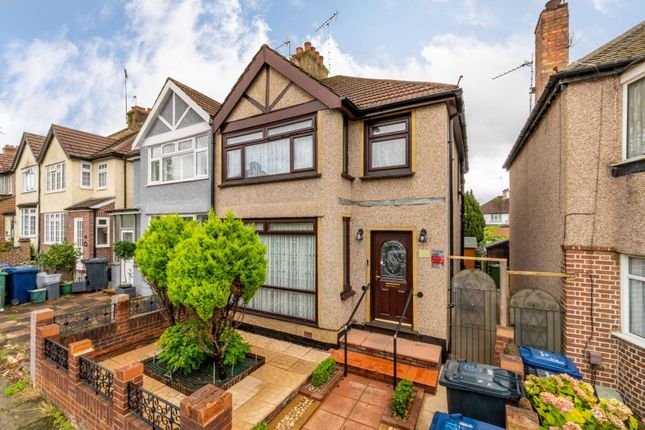 Beresford Avenue, Hanwell, London, W7 3 bed semi