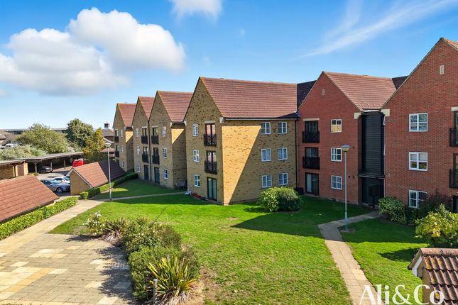 Nightingale Court, Fleming Road... 2 bed apartment for sale
