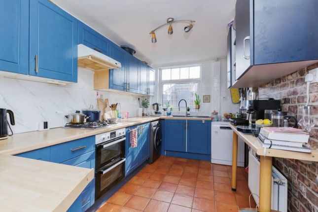 3 bed end terrace house