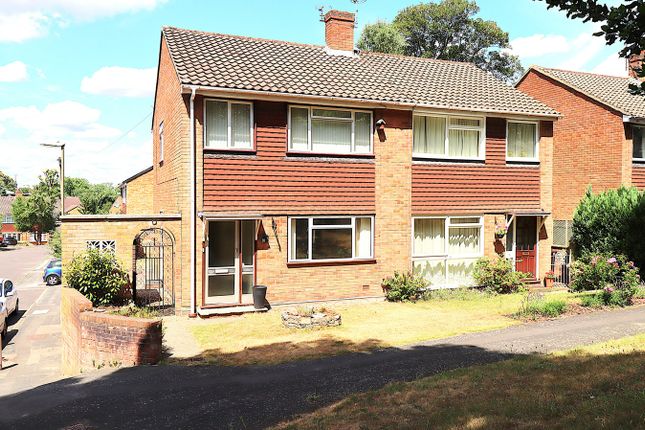 Monks Close, Farnborough GU14 3 bed semi
