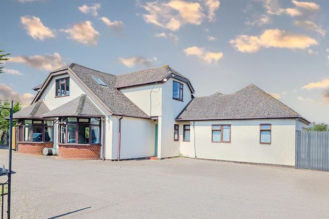 Lower Road, Hockley SS5 4 bed detached house for sale
