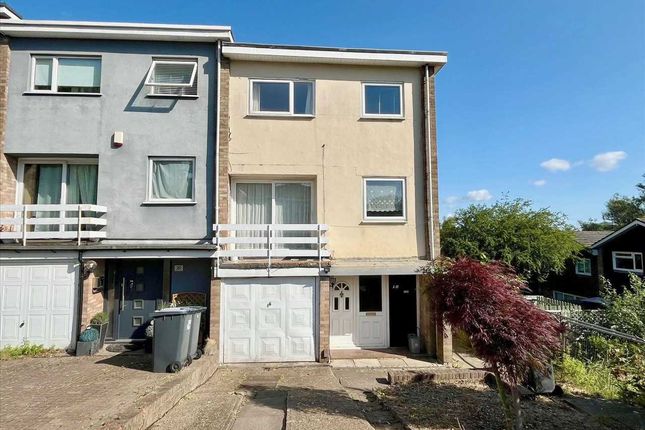 Ivinghoe Road, Bushey, WD23. 4 bed semi