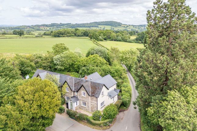 Abergavenny NP7 4 bed cottage for sale