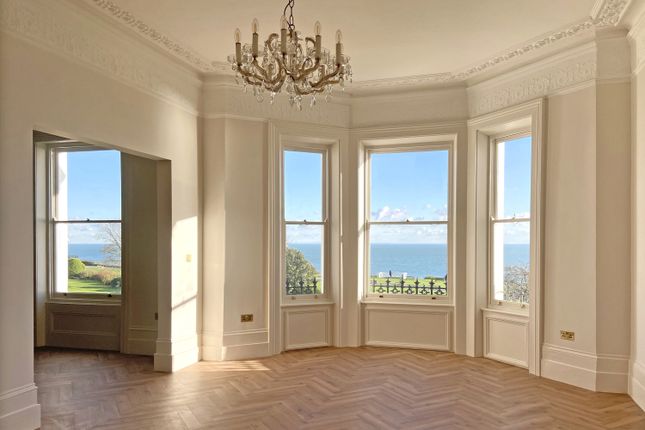 27 Clifton Crescent, Folkestone, CT20 2 bed flat for sale