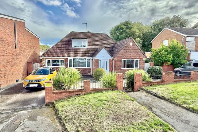Yew Tree Lane, Bilston WV14 3 bed detached bungalow for sale