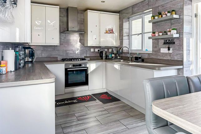 Canalside, Longford, Coventry *... 3 bed semi