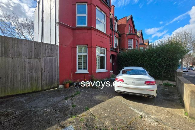 6 bed semi-detached house