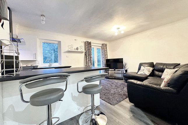 Station Road, Glasgow G72 2 bed flat for sale