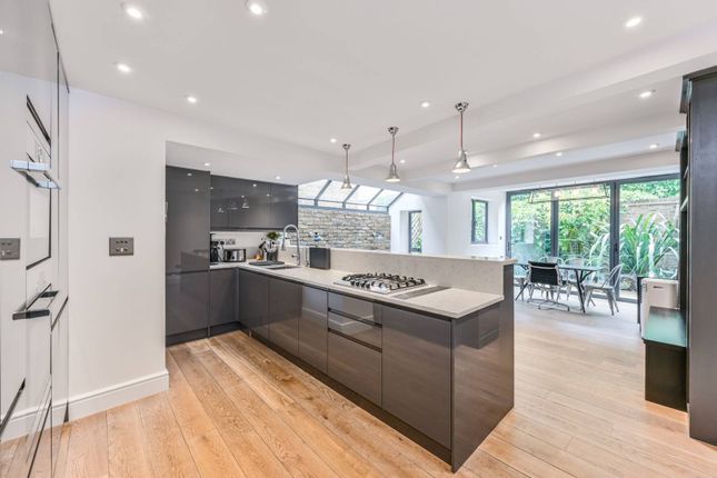 Voltaire Road, Clapham Old Town... 2 bed flat for sale