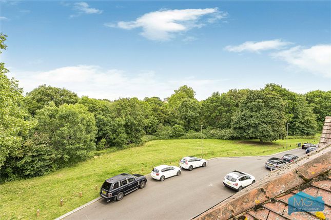 Holders Hill Gardens, London, NW4 4 bed semi
