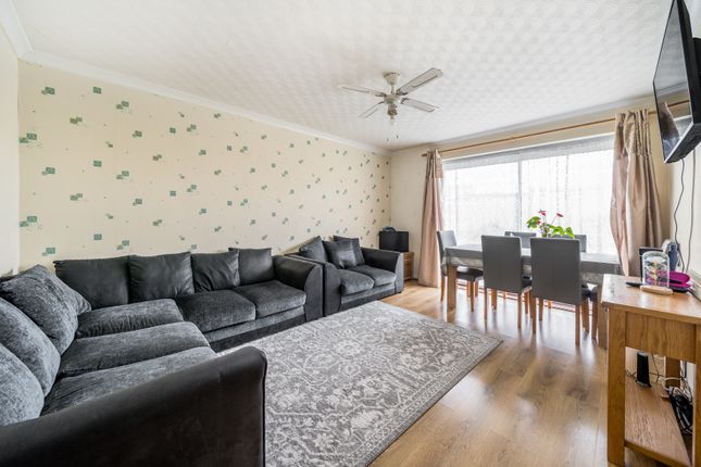 Cheviot Road, Slough, SL3 3 bed flat for sale