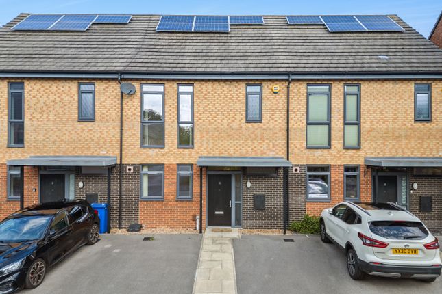 Heartswood Road, Doncaster DN5 3 bed terraced house for sale