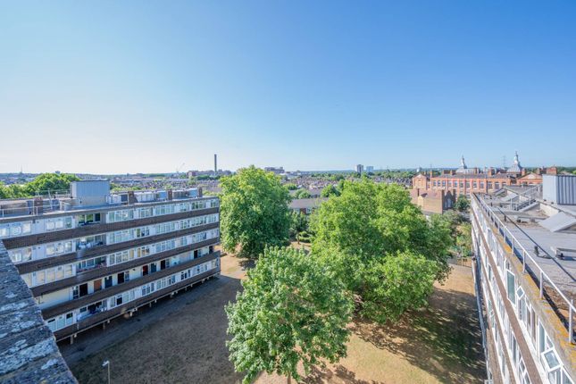 Garratt Lane, Tooting, London, SW17 3 bed flat for sale