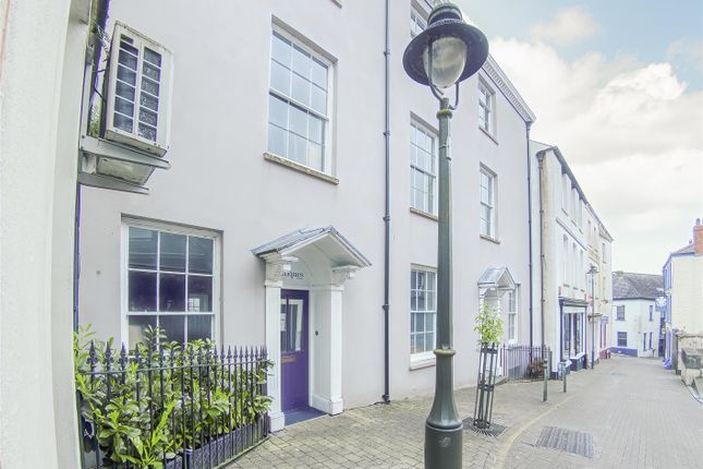 10 bedroom town house for sale